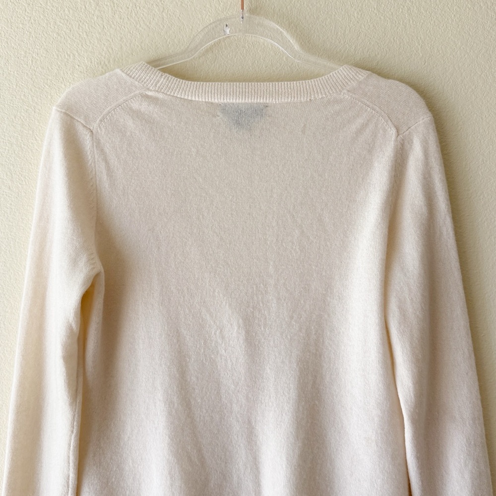 C By Bloomingdale’s 100% Cashmere V-Neck Button Cardigan Sweater Medium Cream - Picture 8 of 10
